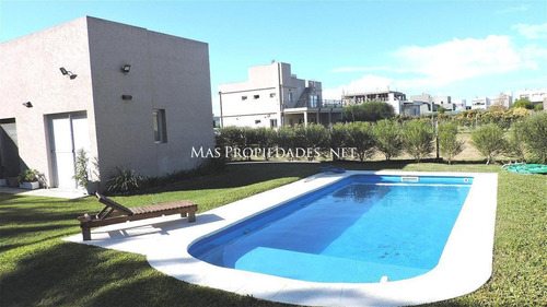 Imagen 6 de 17 de Casa En Venta En Berazategui Las Golondrinas 6 Ambientes