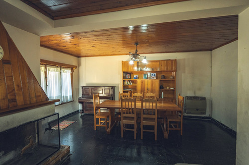 Venta. Casa Lote Propio. Tres Habitaciones. Jardin. Zona Centro
