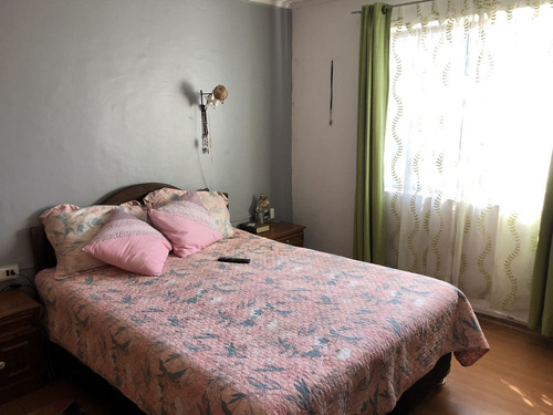 Vende Casa Grande 4 Dorm, 2 Baños, A Pocas Cuadras Metro Rod