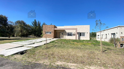 Casa  En Venta En Casuarinas Del Pilar, Pilar, G.b.a. Zona Norte