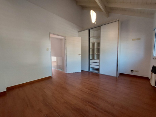 Duplex En Alquiler En Bernal Centro