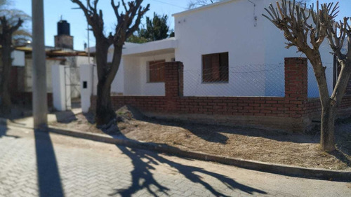 Imagen 2 de 10 de Venta Casa Esquina Con Mejoras A Nuevo!!