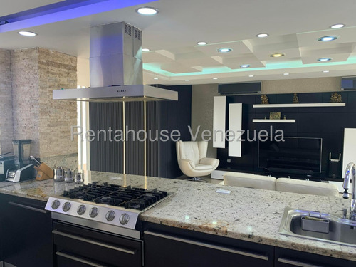 Buscas Una Quinta Donde Puedas Compartir Momentos Con Tus Familiares Y Amigos? Aqui La Tienes,moderna, Calle Cerrada Vigilancia Privada,amplia Y Bella Cocina Para Disfrutarla. Está En Alto Hatillo