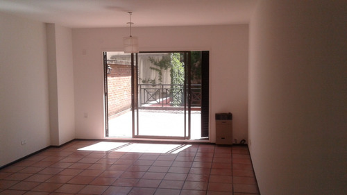 Amplio Departamento En Lo Mejor De Colegiales De 1 Ambiente De 36 M2 Con Terraza De 24m2, Sol