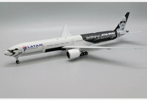 Miniatura De Avião Boeing 777 300 Latam Star Wars.