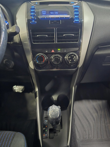 Toyota Yaris 1.3 16V FLEX XL LIVE MULTIDRIVE