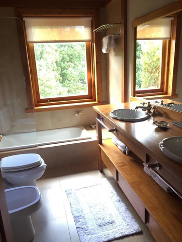 Imagen 11 de 17 de Casa Muy Confortable En Barrio Privado, Con Quincho, Playa, Pileta Climatizada Y Club House En Bariloche