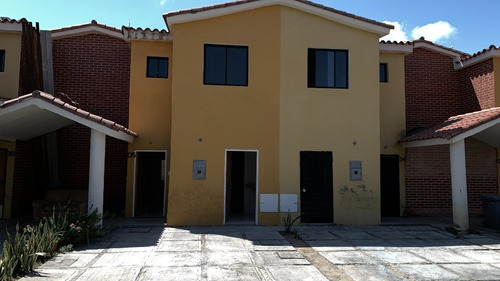 Imagen 2 de 18 de Town House Nuevo. Original De Fabricacion. Via El Seminario, En La Distinguida Residencia San Ignacio, En San Diego, Carabobo Y Terreno Adicional De 6,00x 8,30 Para Ampliar