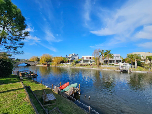 Venta De Casa A La Laguna En Barrio Cerrado Los Lagos Nordelta