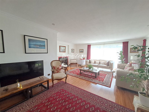 Casa En Venta, 4 Dormitorios 4 Baños, Sala De Estar La Reina