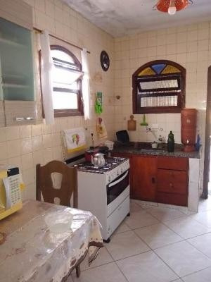Casa Com Terreno Amplo Para Financiamento Bancário-itanhaém