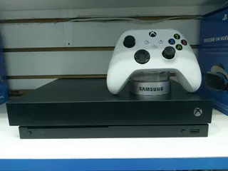 Xbox One X + 1 Mando Inalambrico