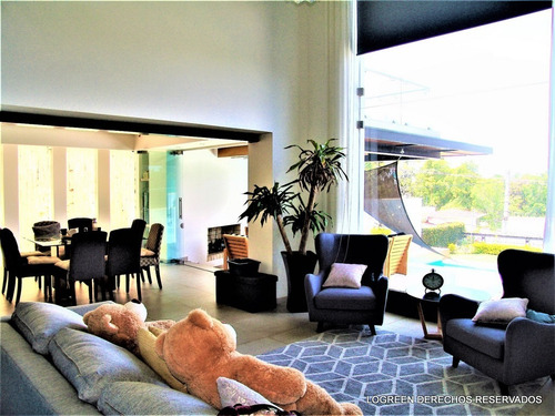 Imagen 3 de 14 de En Venta Casa Con Exclusivo Diseño Arquitectónico Y Vista Pa