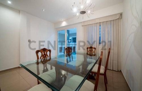 Venta Ph 3 Ambientes Con Patio Y Cochera/local En Zona Residencial De Lomas De Zamora.
