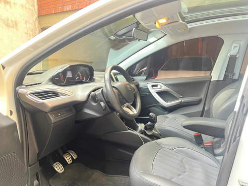 Imagen 8 de 10 de Peugeot 208 2017 1.6 Feline
