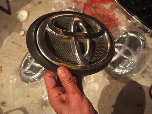 Emblema Original Toyota Hilux 2016-2020 - Parte 070218b (Usado)