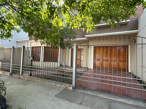 Venta Casa 4 Dormitorios Centro Sudeste Con Cochera