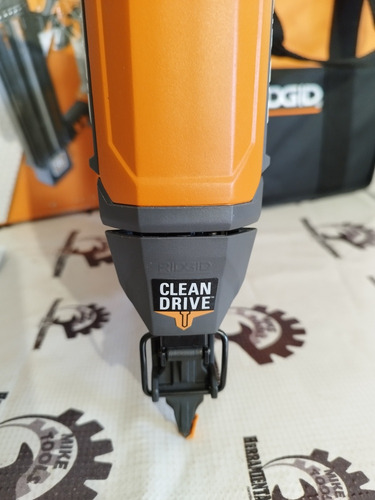 Clavadora Neumática Ridgid Calibre 18 R213bnf (Usado)
