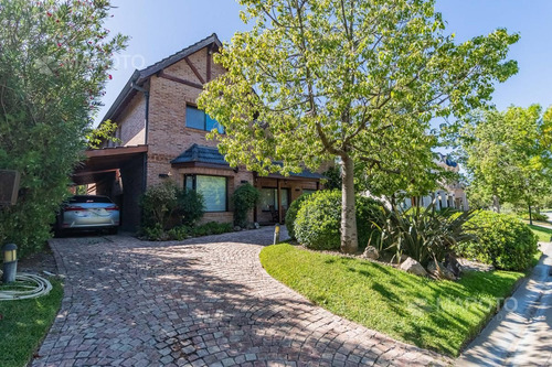 Imagen 3 de 30 de Casa En Venta En Barrio Privado Septiembre - Maroto Propiedades
