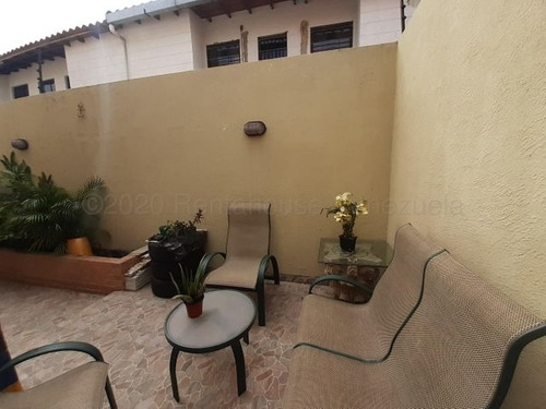Imagen 22 de 29 de Hermoso Townhouse En Mañongo Naguanagua, El Inmueble Cuenta Con Planta Electrica 100%, Pozo De Agua, 3 Habitaciones, 3 Baños, 2 Puestos De Estacionamiento, Se Vende Semi Amoblado