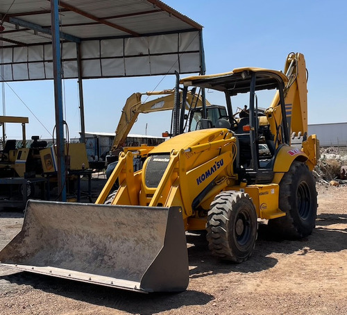 Retroexcavadora Komatsu 4x4 2011