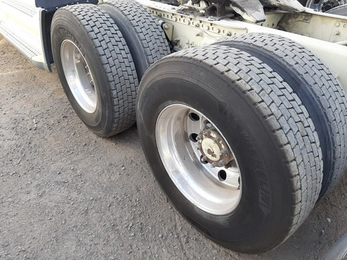 Imagen 7 de 14 de Tractocamion Cascadia 2013