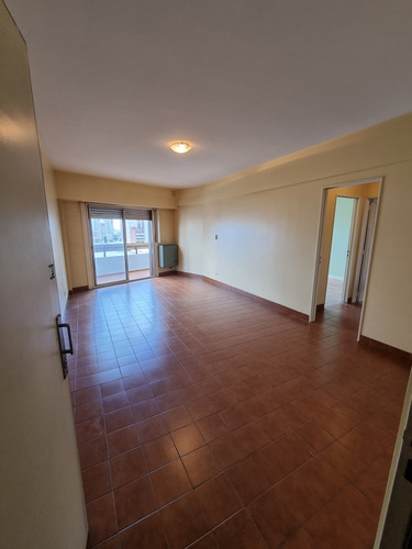 Departamento 2 Amb. Avellaneda Centro Con Cochera Y Balcón