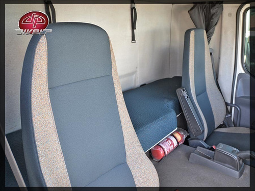 Imagem 20 de 25 de Caminhão Volvo Vm 270 I-shift 8×2 Com Carroceria