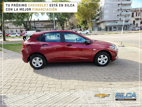 Imagen 4 de 23 de Chevrolet Onix Ls 1.0 2024 Rojo 0km