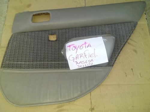 Tapicería Trasera Derecha De Toyota Corolla 99-2002