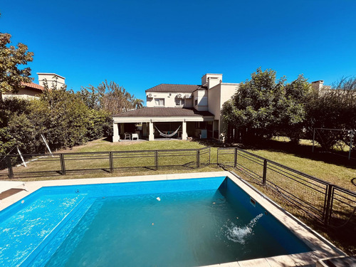 Venta Casa En Cadaques (funes Hills)