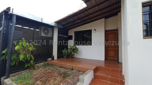 Gisselle Lobo Vende Amplia Y Moderna Casa En Cabudare- Lara, Con Bellos Acabados Conceptos Abiertos, - 2 4 1 9 1 0 6- Cocina Moderna Con Tope De Granito, Estacionamiento Techado, Area De Servicio.