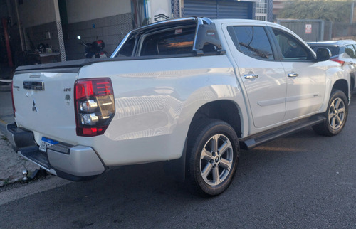 Mitsubishi L200 2.4 Triton Sport Hpe S Cab. Dupla 4x4 Aut. 4p 6 marchas