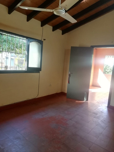 Imagen 11 de 20 de Alquilo Casa En Luque-laurelty Sobre Ruta Principal