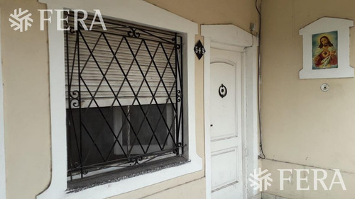 Imagen 2 de 18 de Venta De Casa 3 Ambientes A Reciclar Con Patio En Villa Dominico (26740)