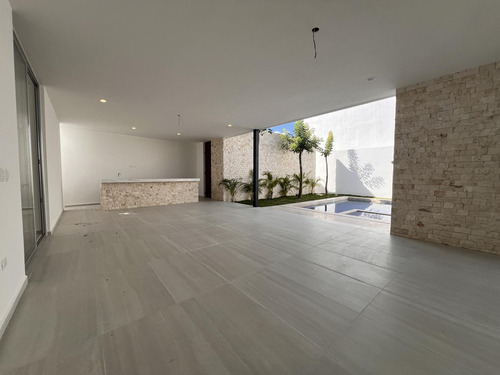 Casa En Venta Merida, Privada, De 659 Mt De Construccion.