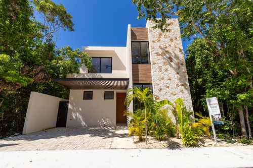 Casa En Venta En Privada Residencial Playa Del Carmen (1187)