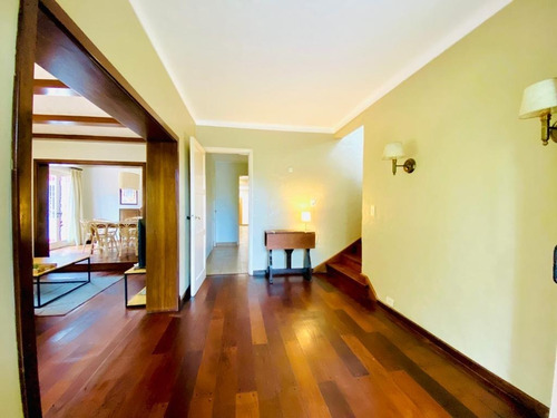 Imagen 4 de 28 de Importante Residencia 10 Pasajeros / 4 Dormitorios / 2 Vehículos / A 200 Mts De Güemes