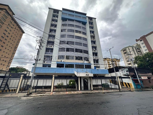 Bello Apartamento En Venta Calicanto Maracay 24-10862 Dc