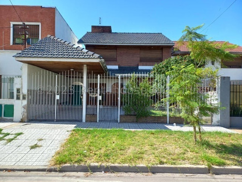 Hermoso Chalet De 2 Plantas, 3 Ambientes Bernal Oeste. Disfrutalo En Familia!!!  Mls 23-74