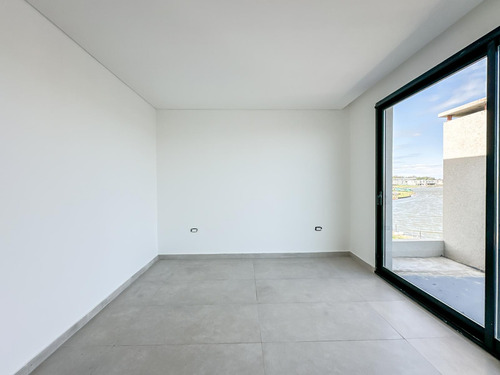 Venta Casa A La Laguna - Barrio Santa Ana Tigre