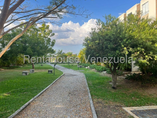 Valeria Chong Apartamento Alquiler Barquisimeto Lara Zona Este Residencial Económico Código Inmobiliaria Rent-a-house 25-16219
