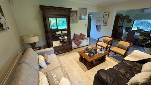 Impecable En Venta De 5 Dorm. En Curicó