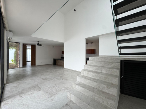 Residencia En Renta En Mérida, Privada Kinish Cholul.