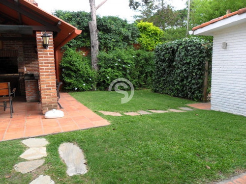 Casa Ubicada En Playa Mansa 6 Dormitorios- Ref: 4084