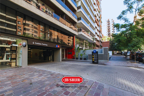 Local En Venta En Nueva Córdoba Con Patio Interno, Baño, Bacha Y Muebles De Cocina Para Guardado