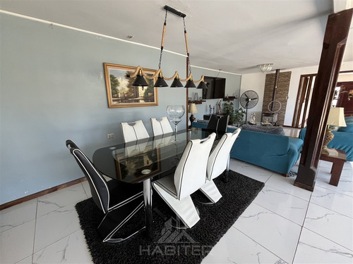 Casa En Venta De 5 Dorm. Con Parcela En Yerbas Buenas