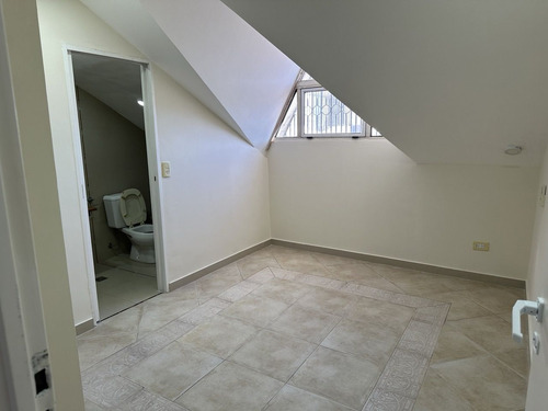 Venta Chalet Quilmes Oeste 3 Dormitorios Con Cochera