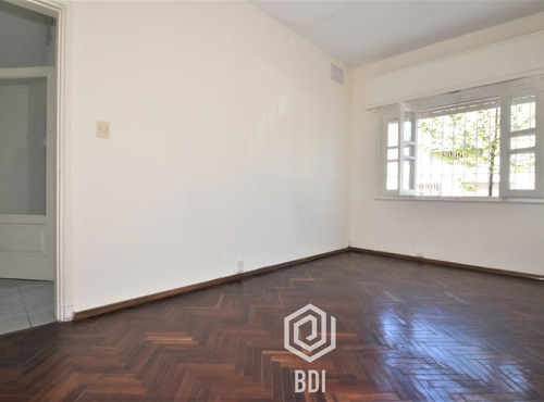 Apartamento En Venta De 2 Dormitorios En Tres Cruces (ref: Lad-1295)