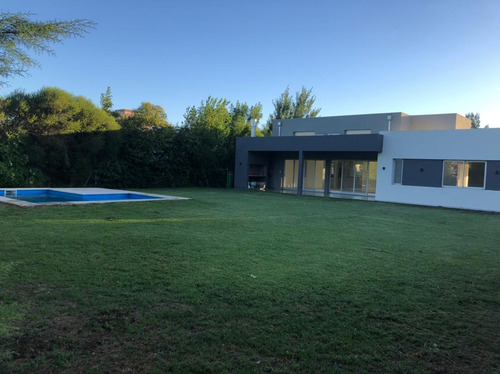 Casa En Malibu De Canning!! Piscina Y Escritura!!!